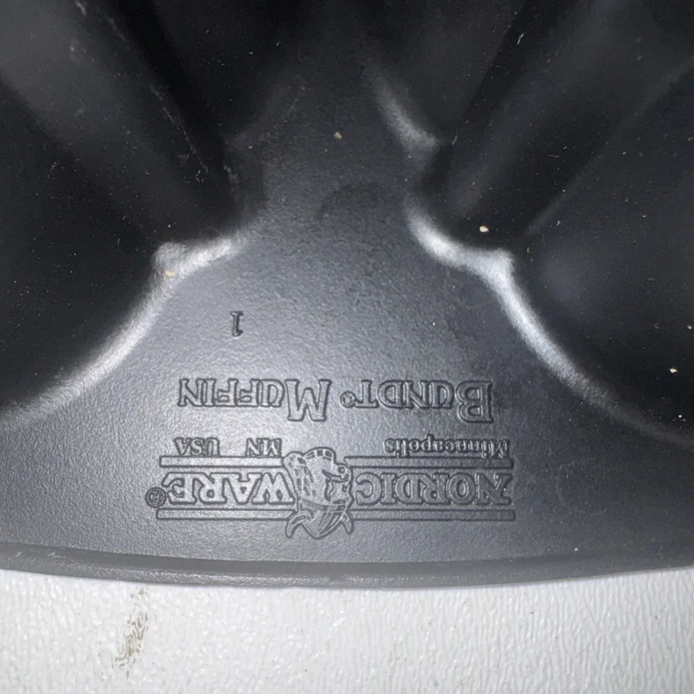 Nordic Ware Bundt-Lette Pan 6 Mini Bundt Cakes Heavy Cast Aluminum USA